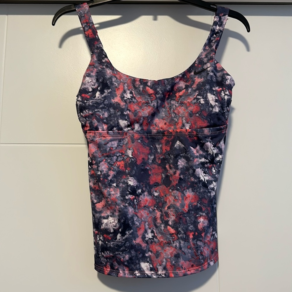 NIKE women’s Swim Top